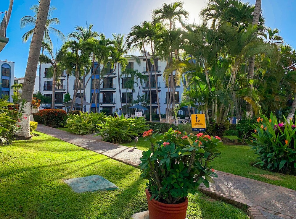 Puerto de Luna All Suites Hotel 57/63