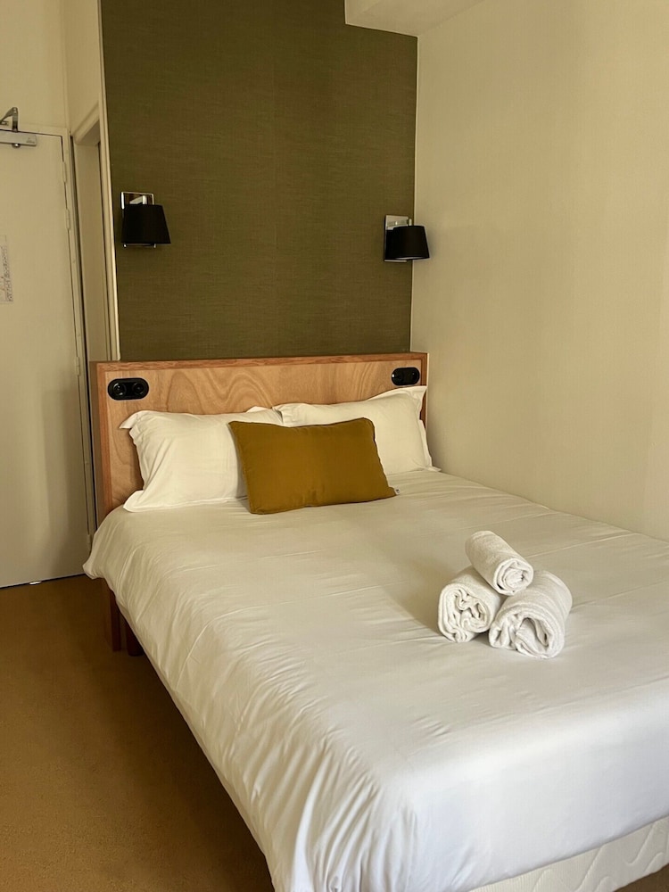 HOTEL HENRI IV 26/69
