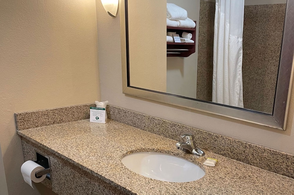 Holiday Inn Express Hotel Suites Niagara Falls 73/75