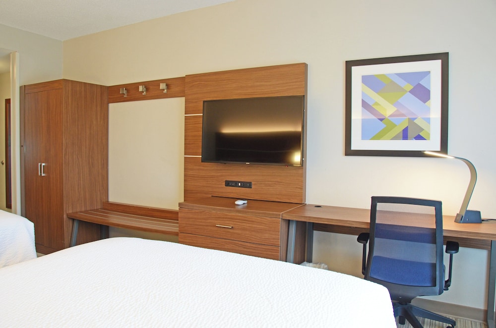 Standard, 2 Queen Beds, Extra Floor Space