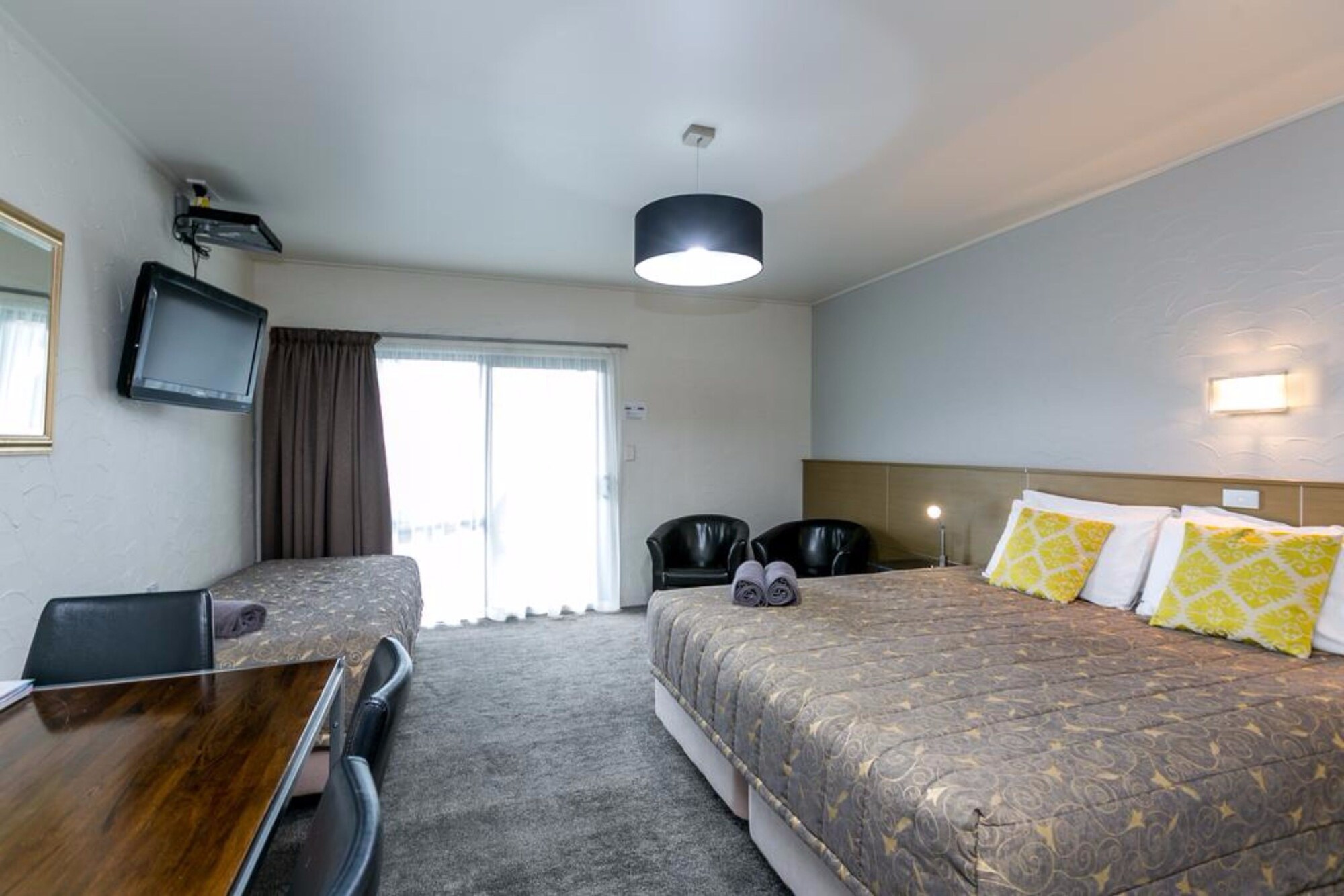 PREMIER, TWIN BEDS