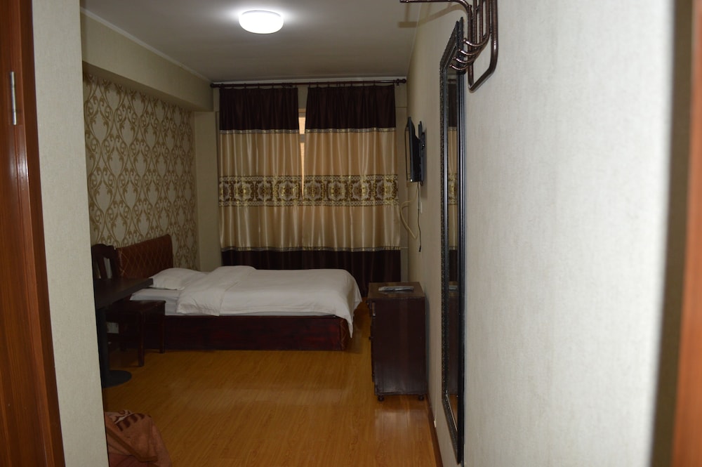 Land Hotel 14/50