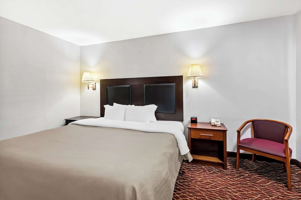 ROOM, KING BED, ACCESSIBLE
