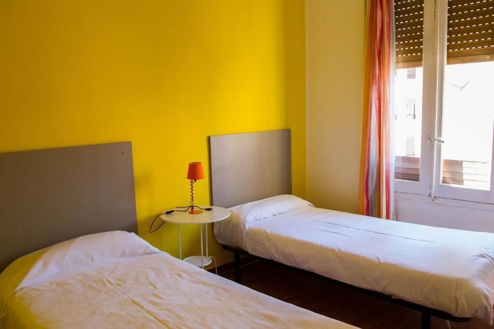 RUSSAFA YOUTH HOSTEL 16/54