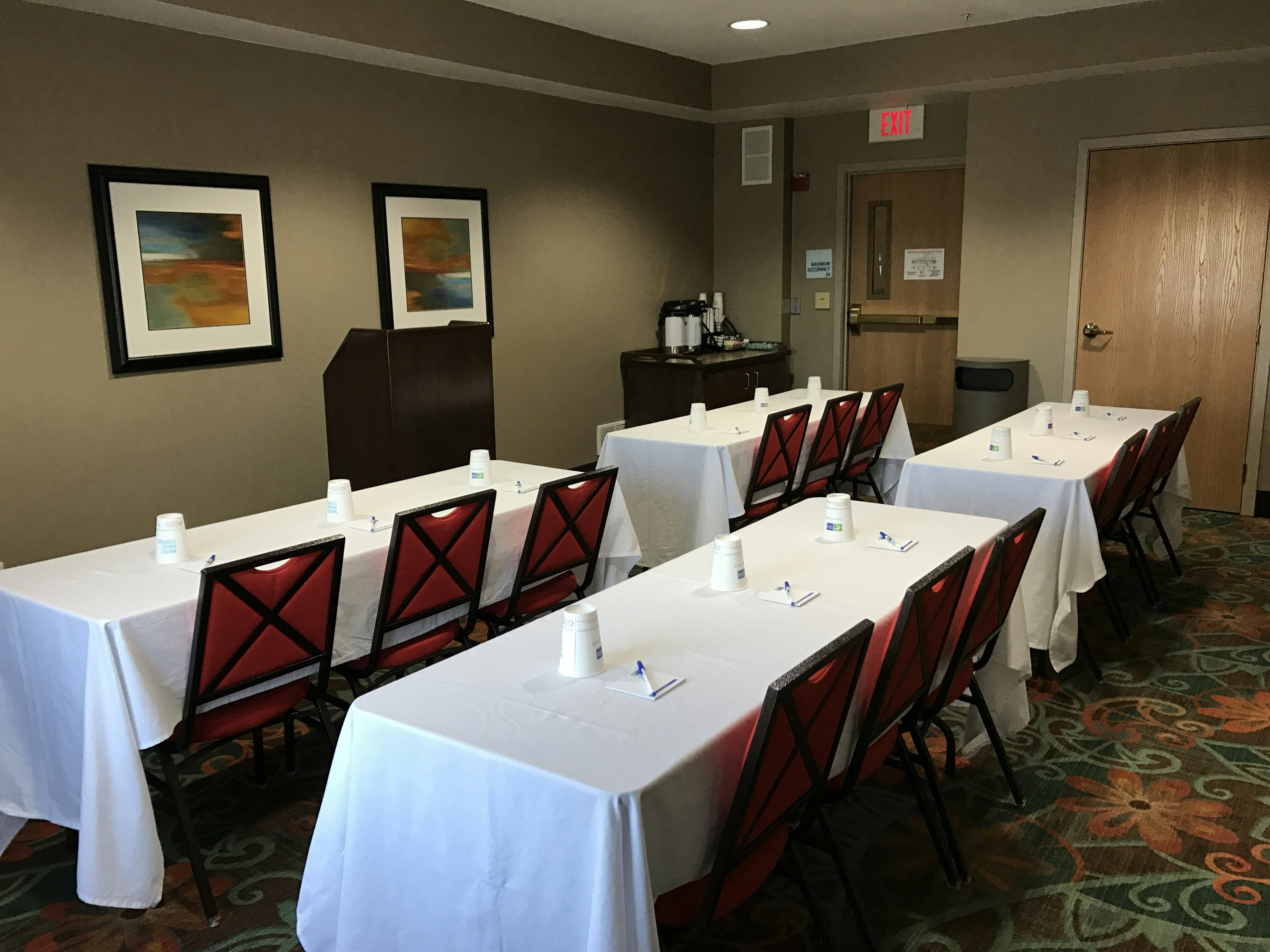 Holiday Inn Express Hotel And Suites St Cloud 70/72
