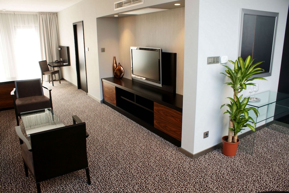 Hotel Avance 50/69