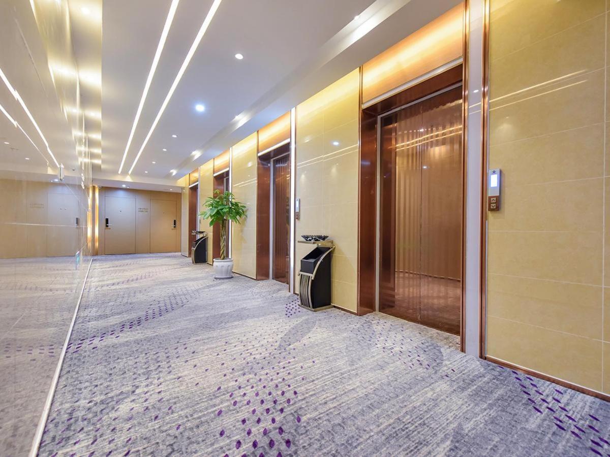 Lavande Hotel (Chongqing Longtousi North Railway Station) 37/38