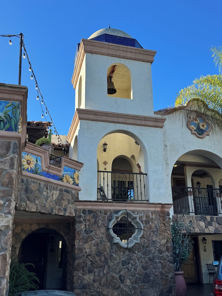 Chantico Inn 8/70