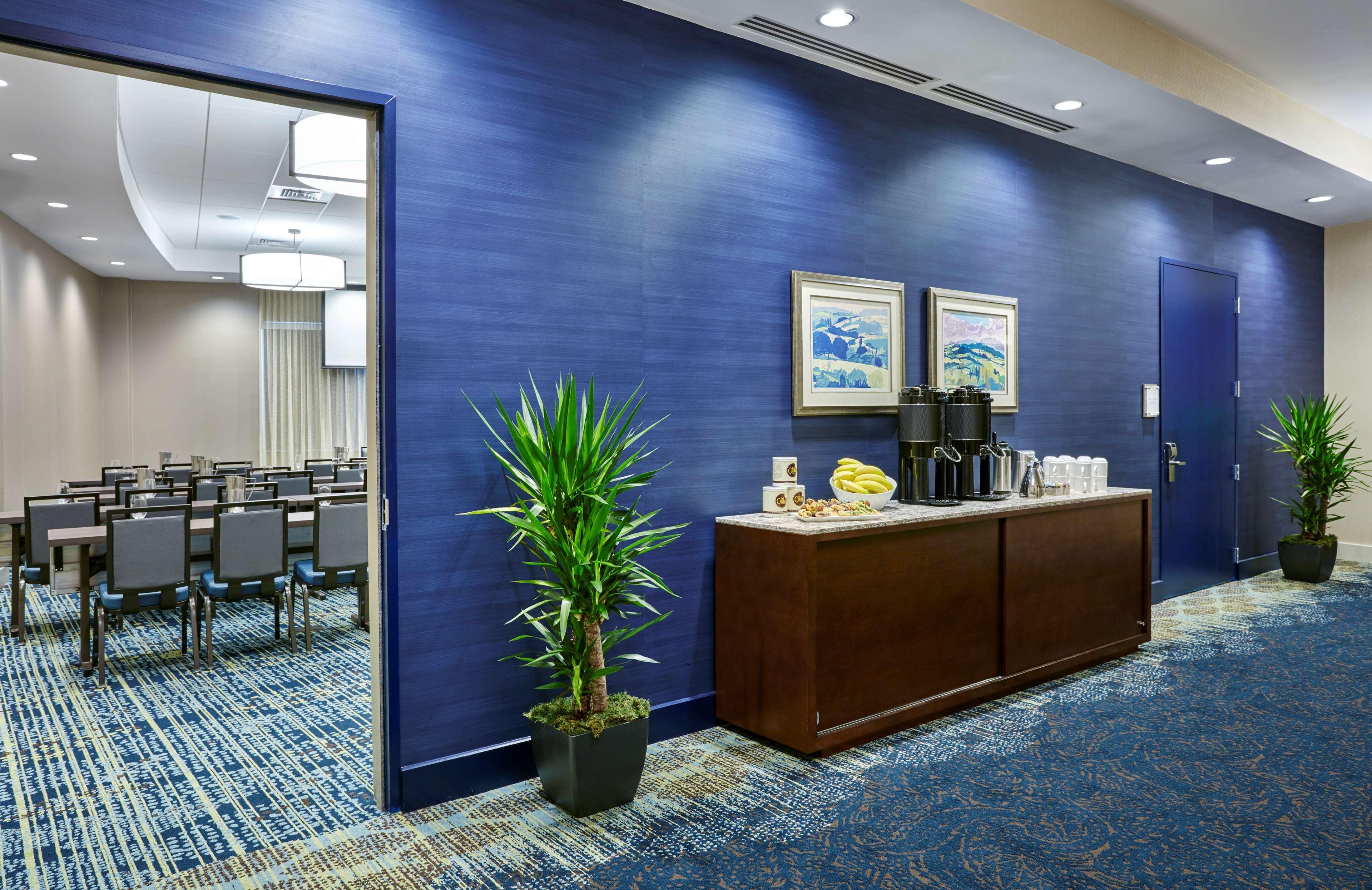 DOUBLETREE BY HILTON HOTEL CHARLOTTE 16/76