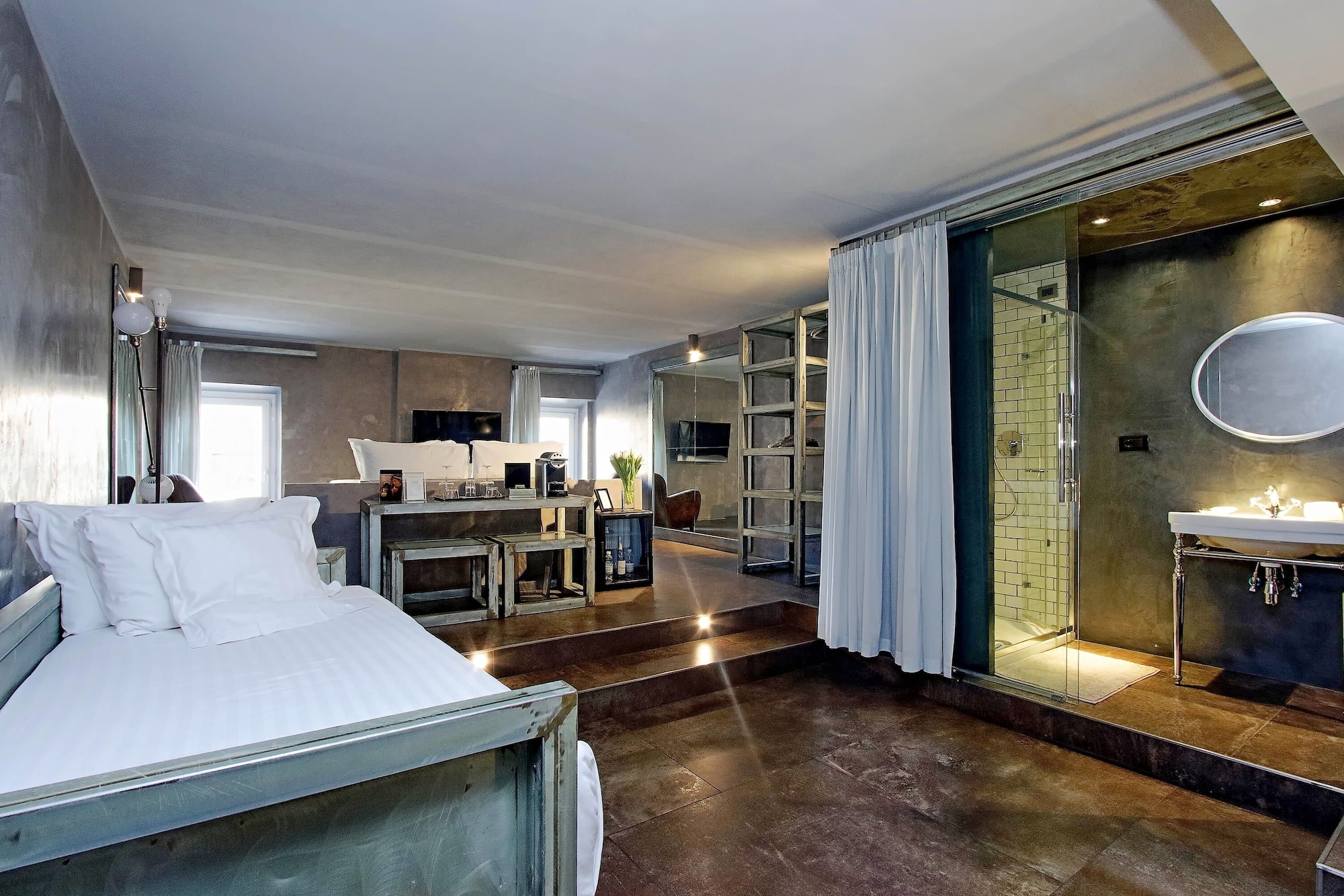 Suite, City View