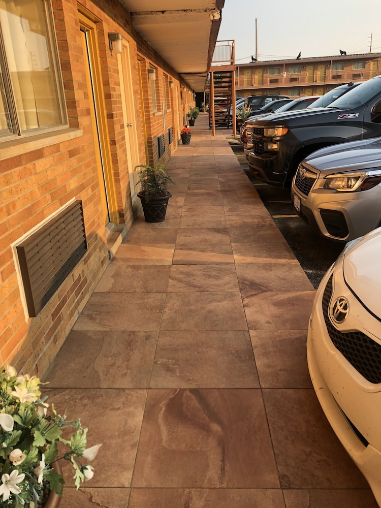 Wolf Inn Hotel 47/50