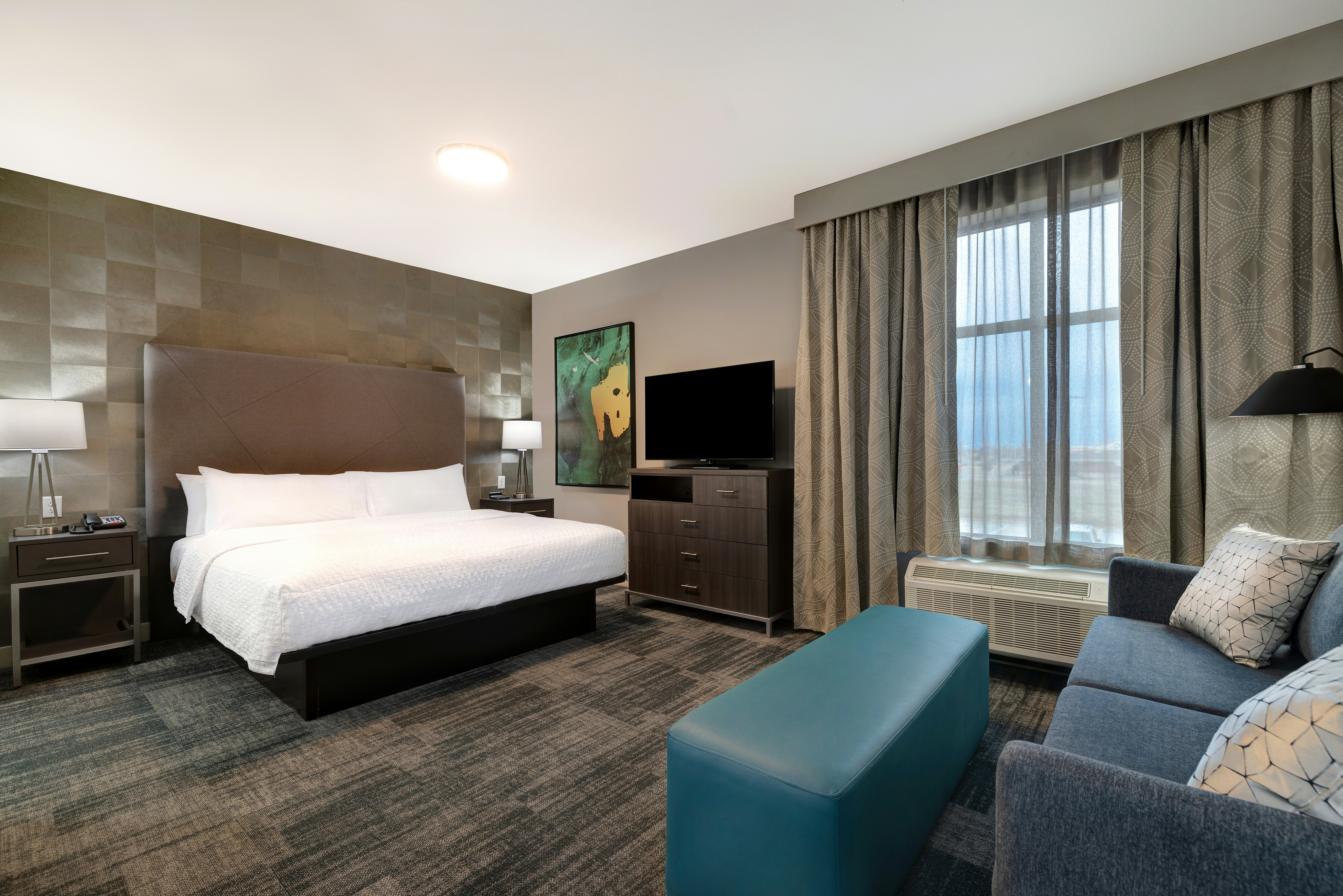 STUDIO, SUITE, KING BED