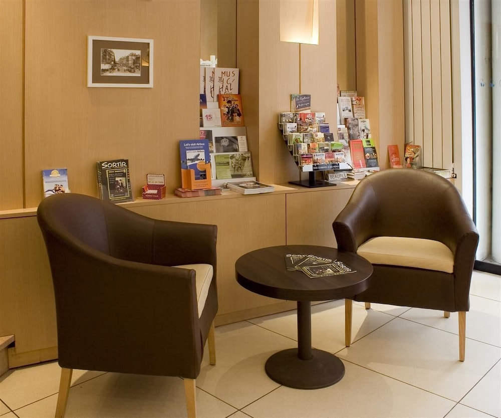 Ours Blanc Place Victor Hugo 53/67