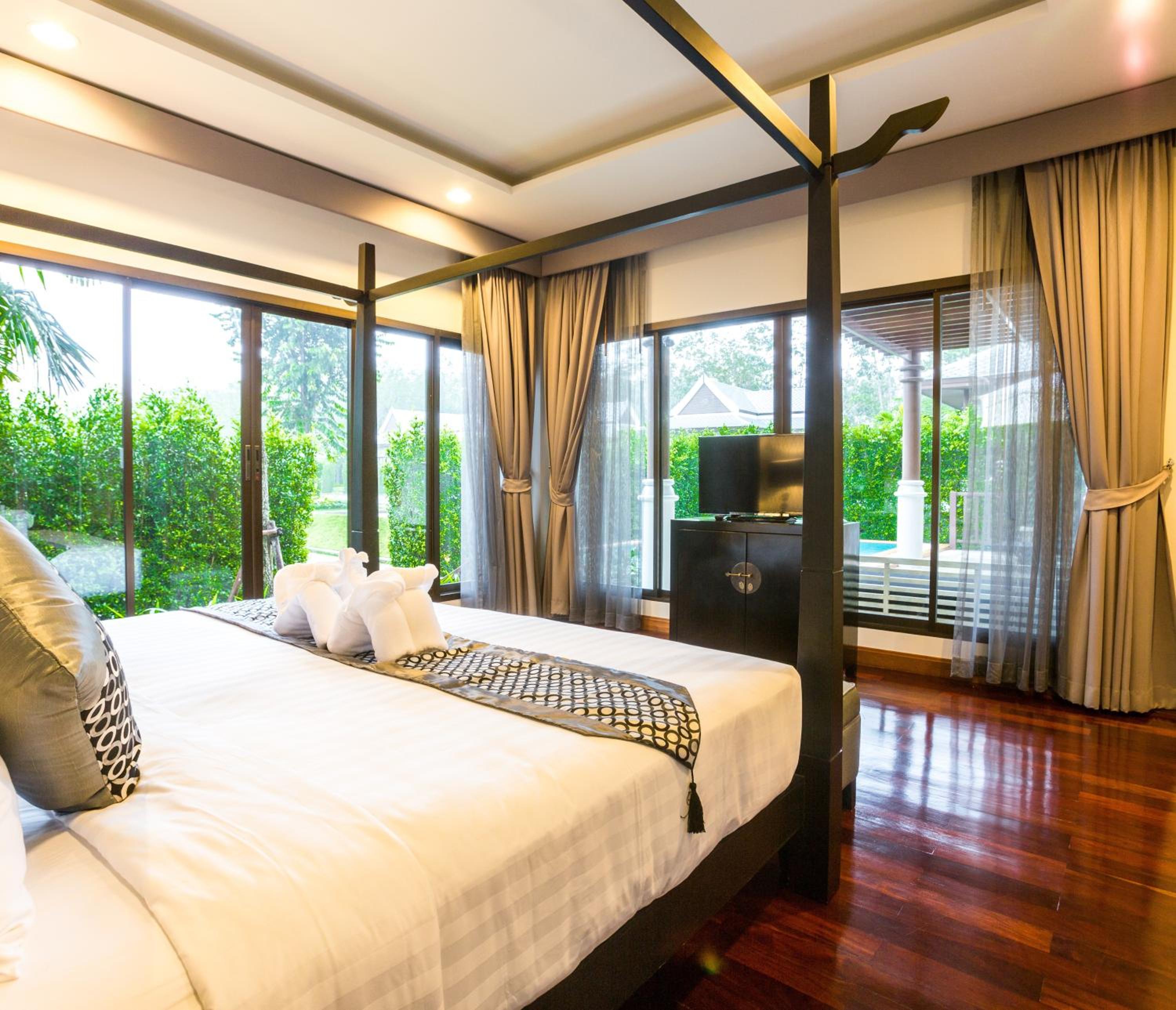 2 Bedrooms, Pool, Villa