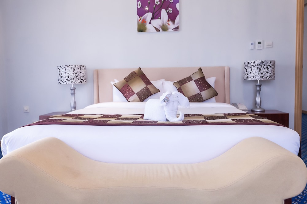 DELUXE SUITE