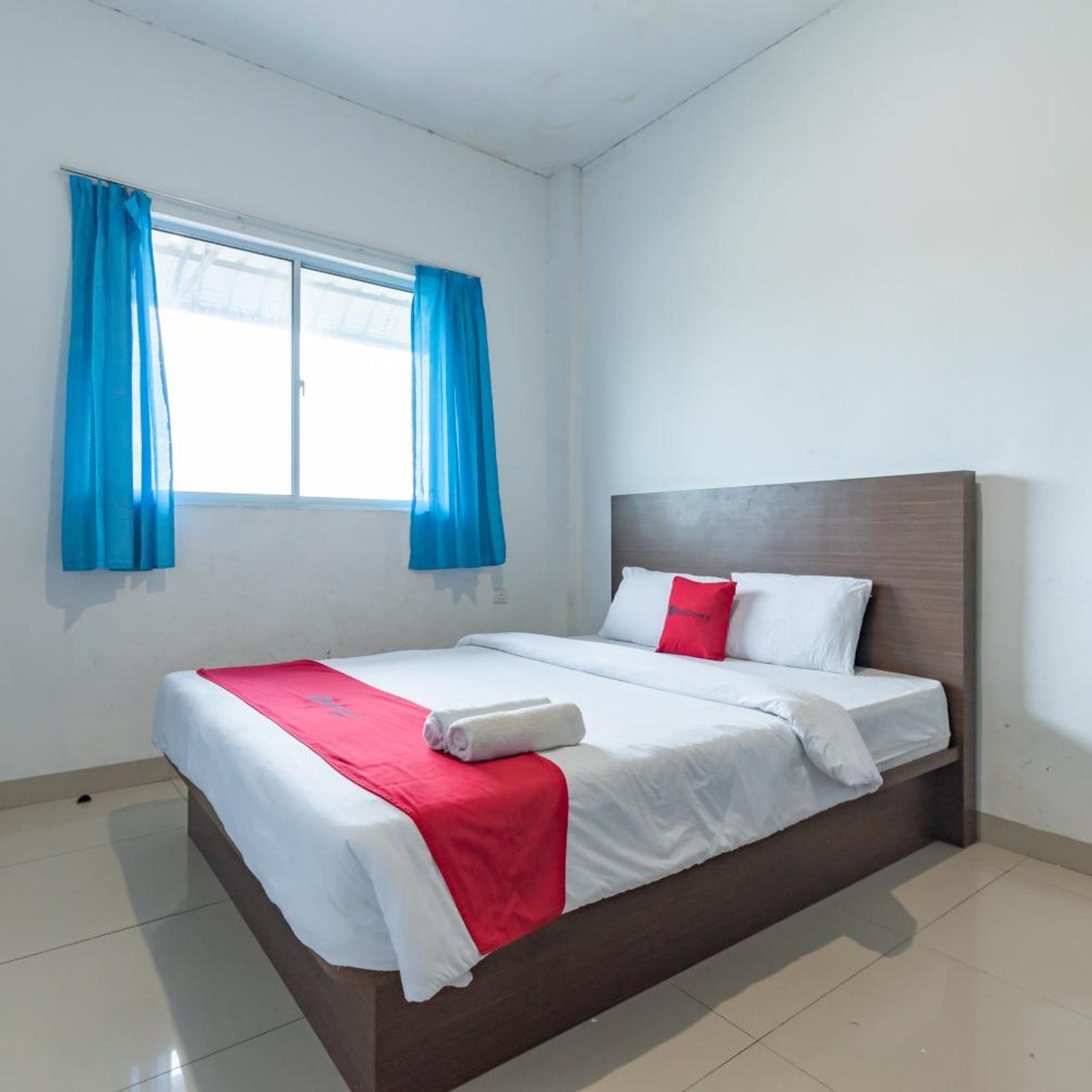 RedDoorz Plus near Kepri Mall 12/44