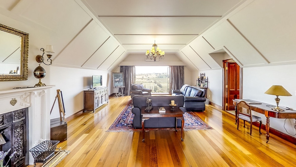 LAKE KARAPIRO LODGE 22/50