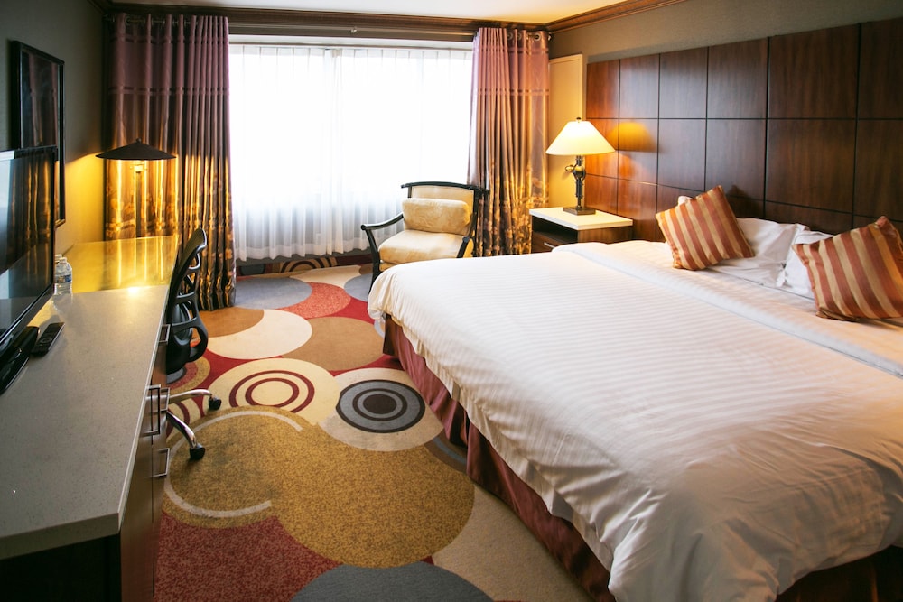 LA Crystal Hotel 21/69