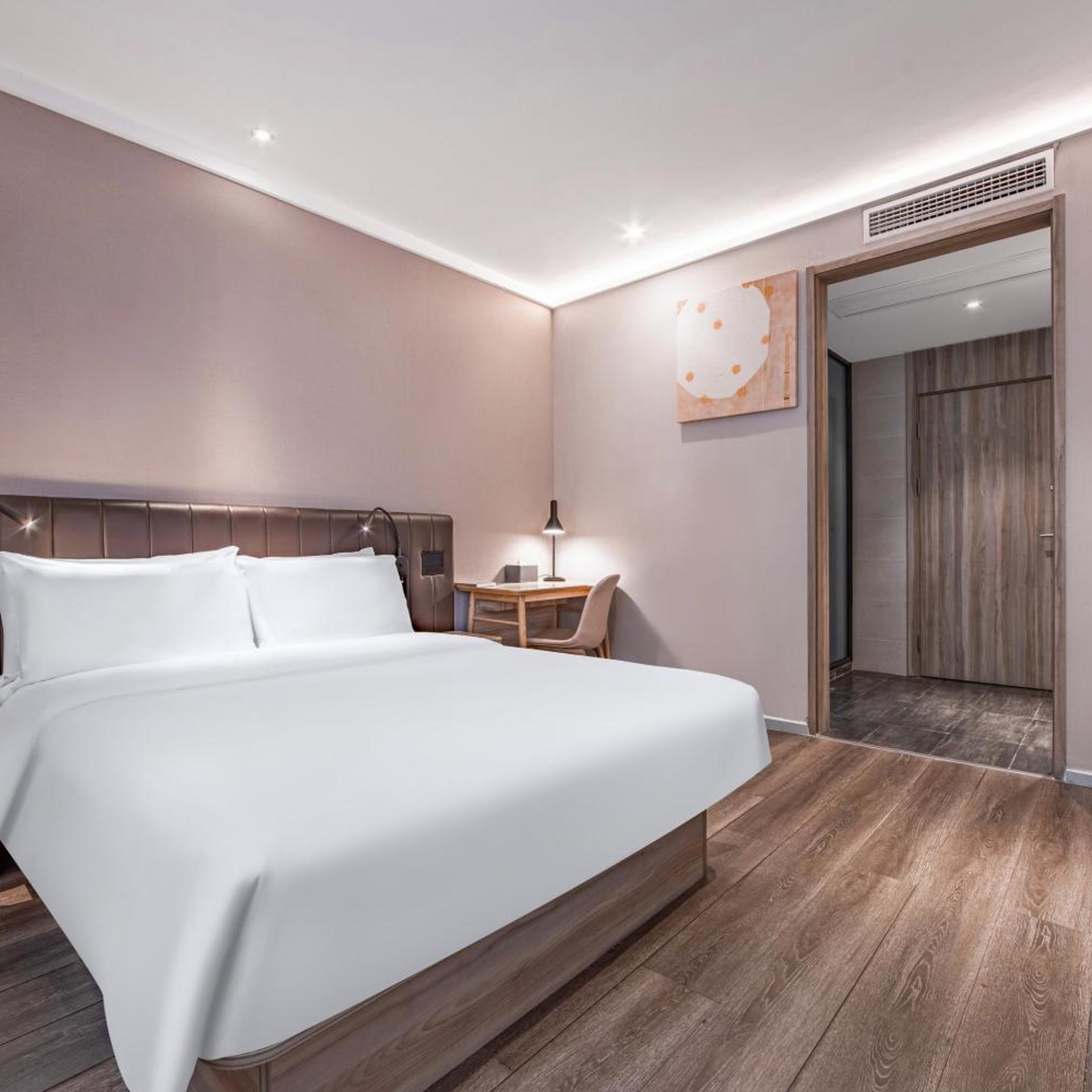 HanTing Premium Hotel (Shanghai Loushanguan Road Subway Station) 20/50