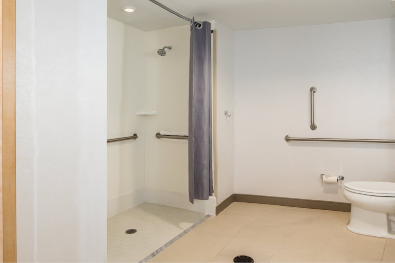 HILTON GARDEN INN PITTSBURGH AIRPORT 18/19