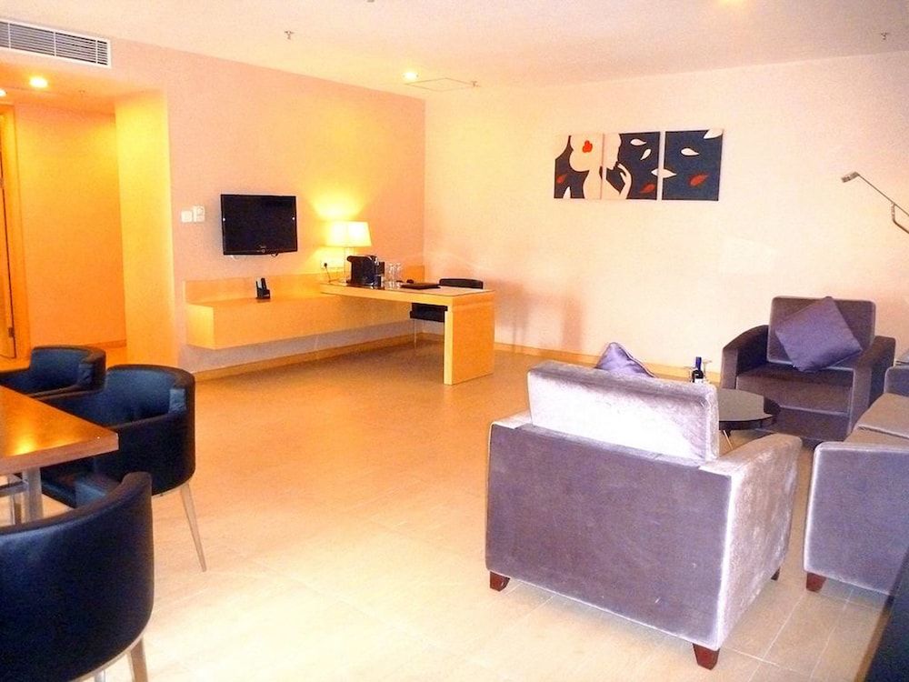 Century Plaza 31/48