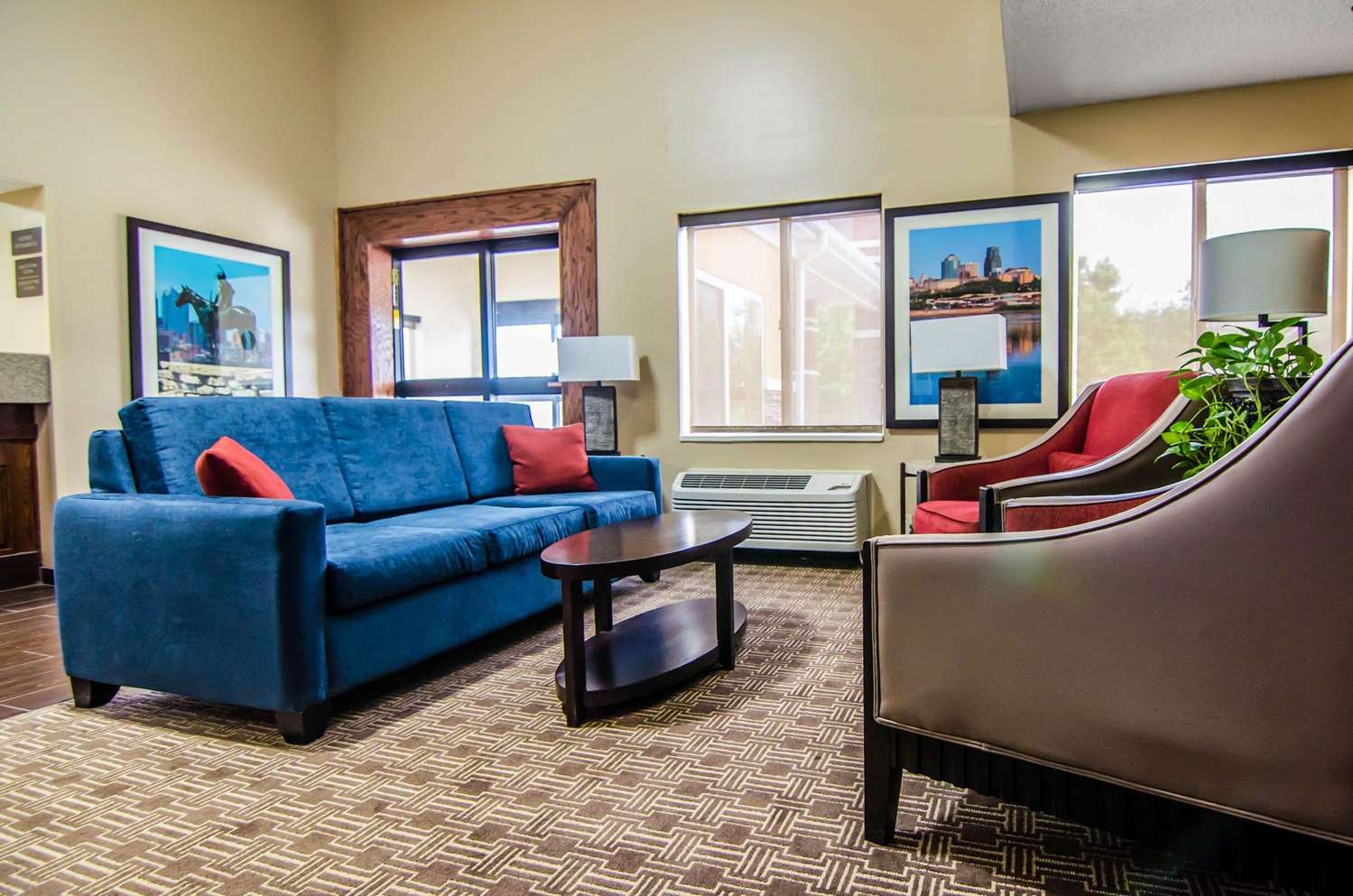 Quality Suites St. Joseph 18/24