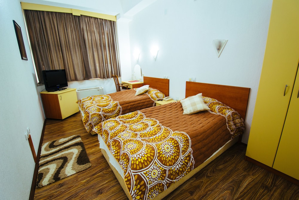 Kristal Palace Hotel 9/71