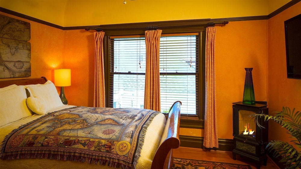 Cabernet House An Old World Inn 6/50
