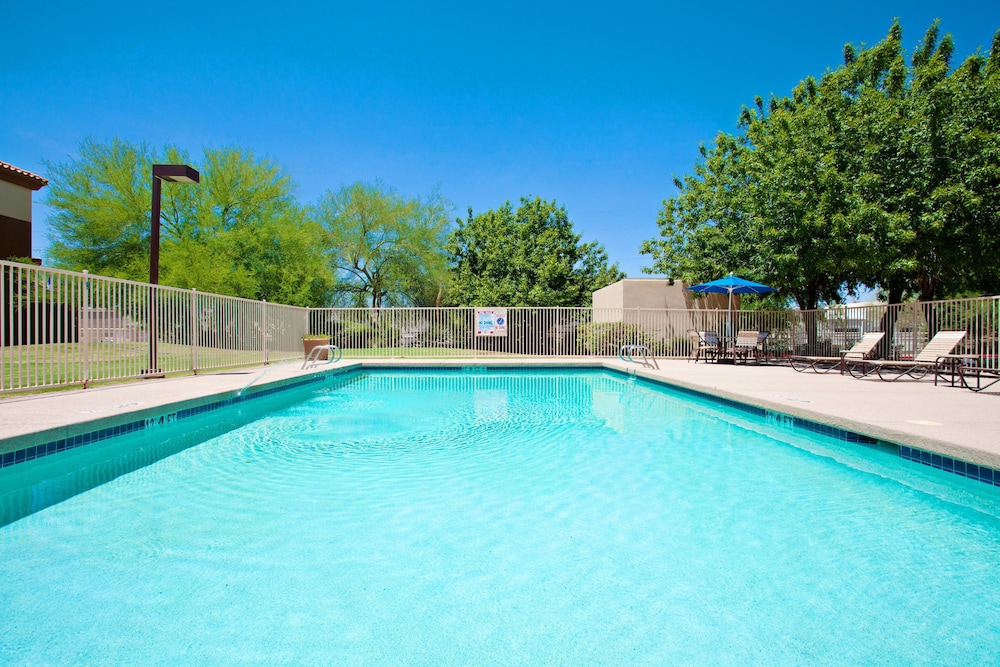 Holiday Inn Express Scottsdale North 26/40
