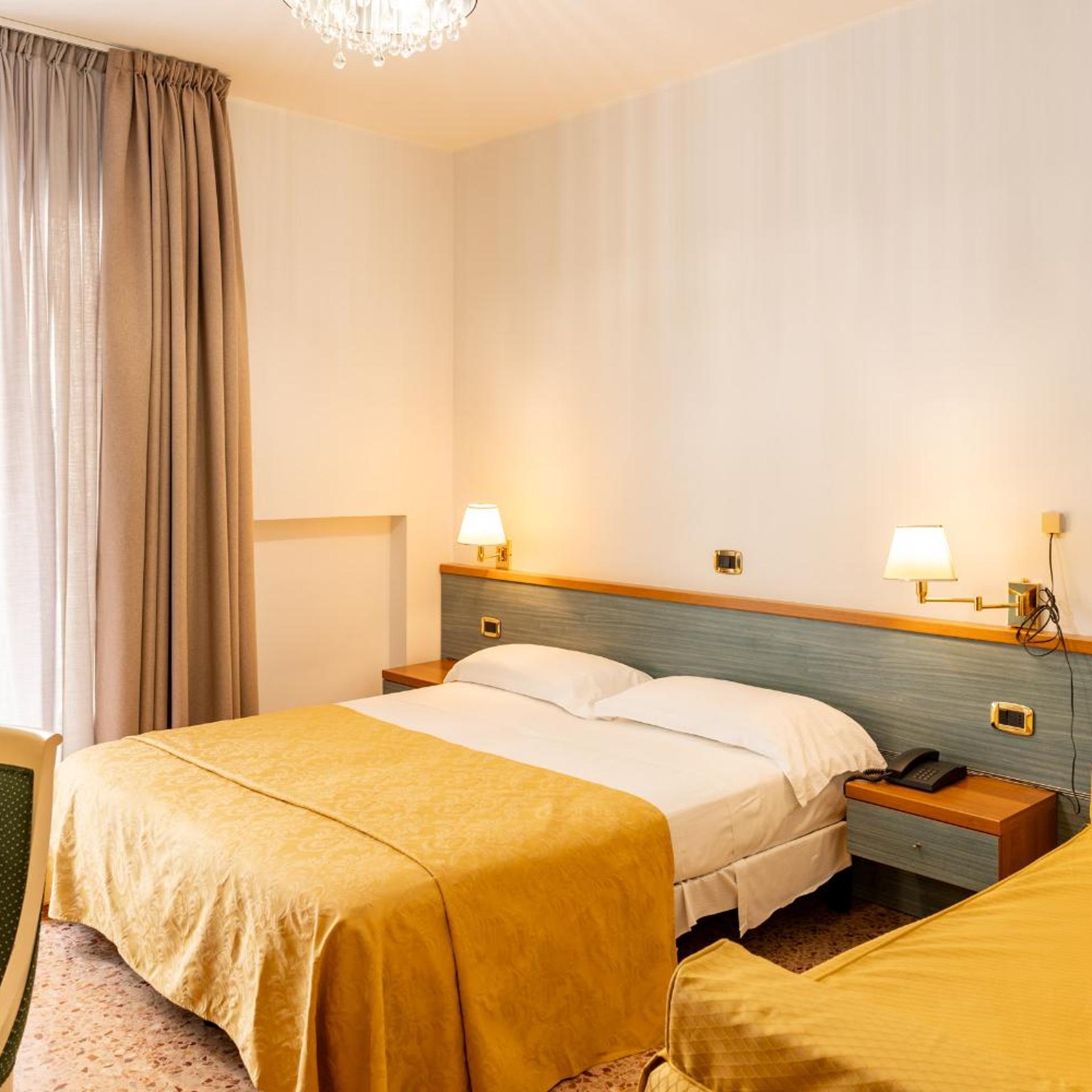 Room, Triple, Lateral Side Sea View, Balcony