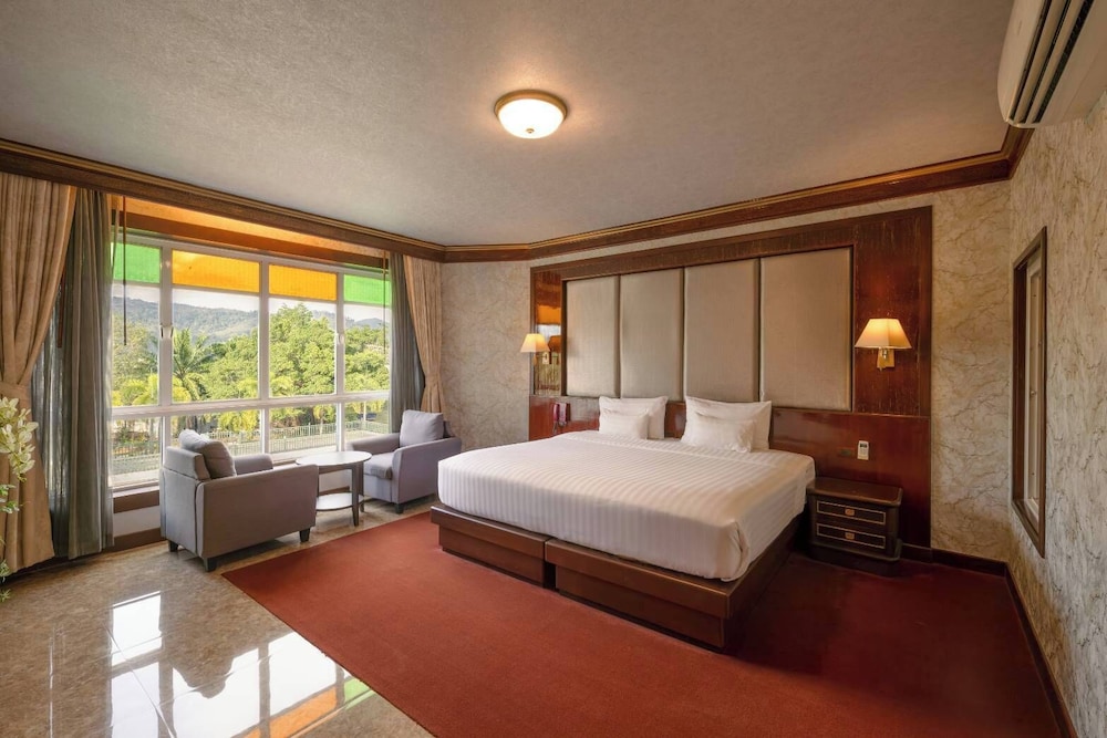 غرفة جونيور بسرير مزدوج، Erawan Hotel 3/9