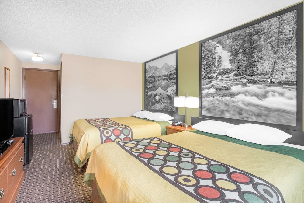 Super 8 By Wyndham Riverton 2/11