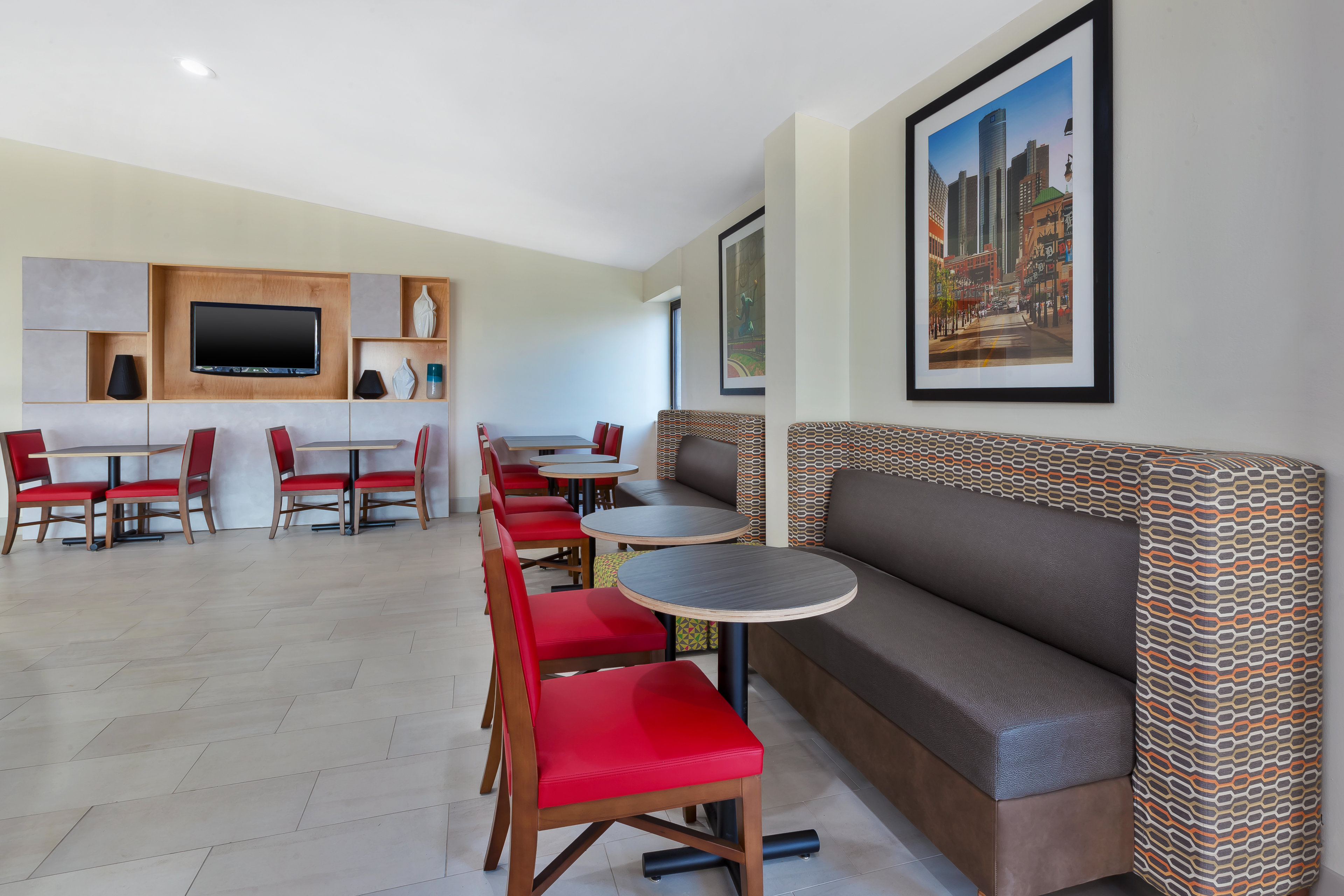 Holiday Inn Express Detroit-Warren (Gm Tech Ctr), an IHG Hotel 36/56