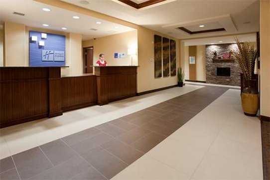 Holiday Inn Express Hotel & Suites Lamar 14/78