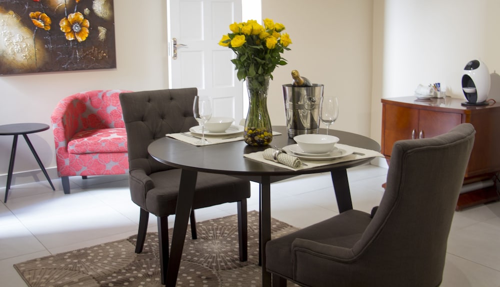 Airport Gardens Boutique Hotel 53/68