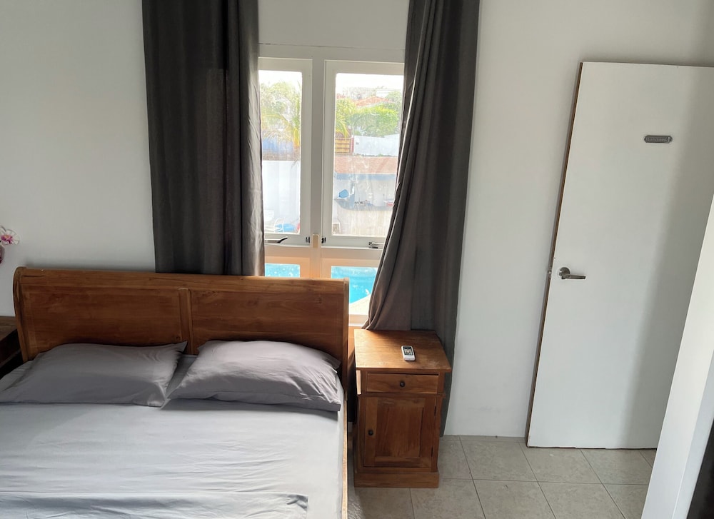 Genesis Bed &amp; Breakfast 11/50