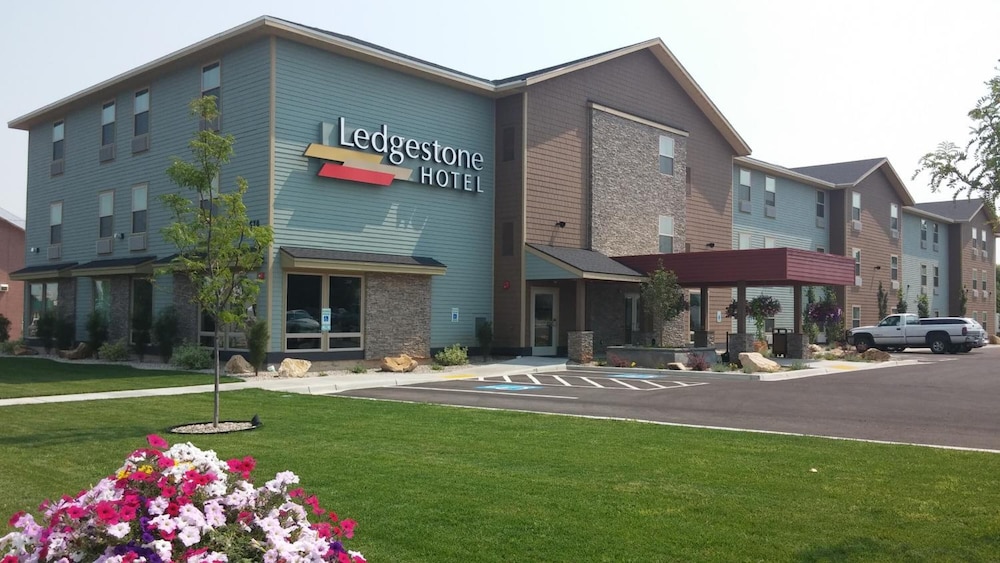 Ledgestone Hotel Billings 2/69
