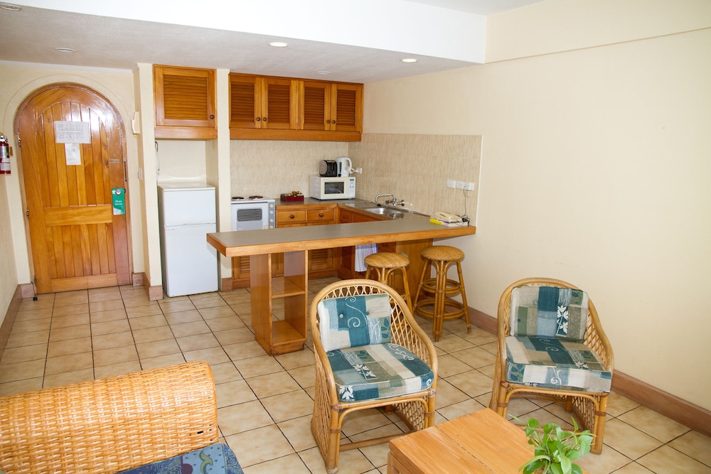 TONOA APARTMENTS 22/27