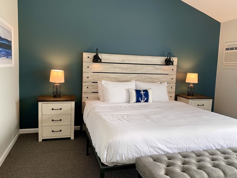 Smuggler’s Cove Inn 11/50