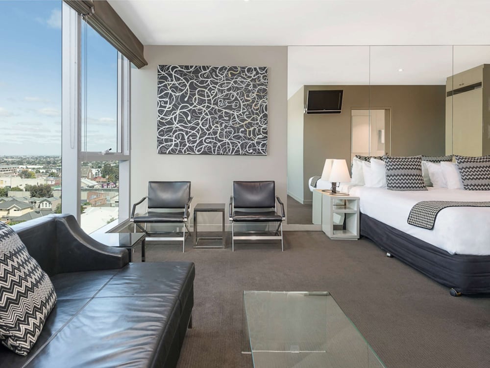 Novotel Melbourne Preston 29/94