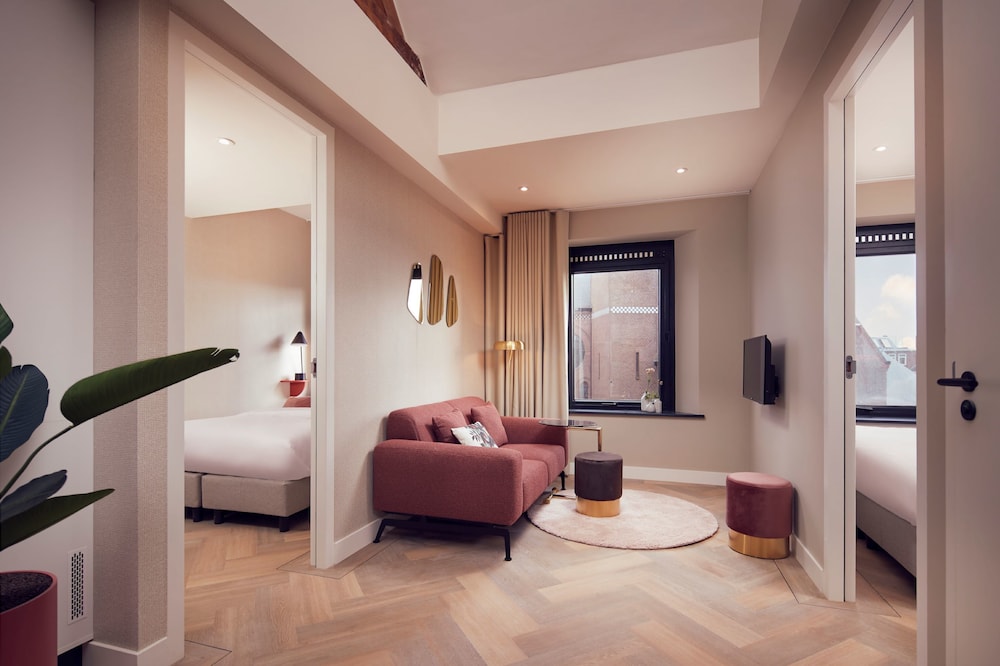 The Anthony Hotel 47/58