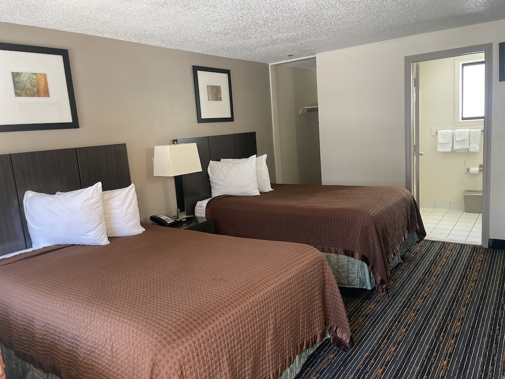 Whitney Inn & Suites 4/34