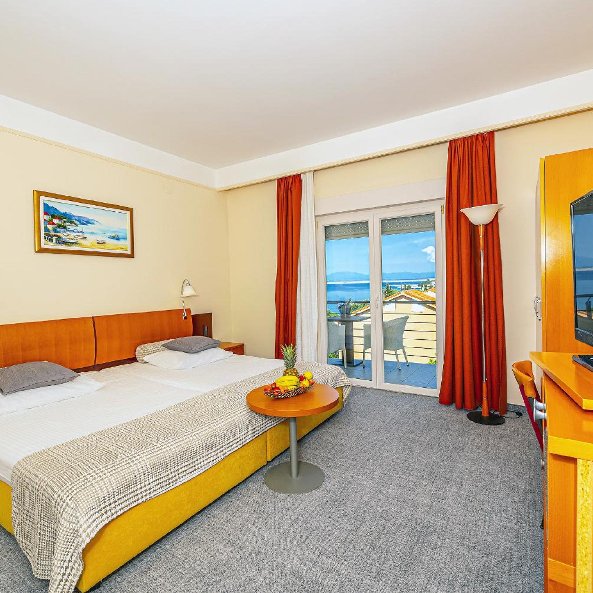 Room, Double or Twin Bed, Lateral Side Sea View, Balcony
