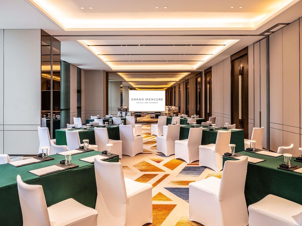 Grand Mercure Yichang Waitan 62/72