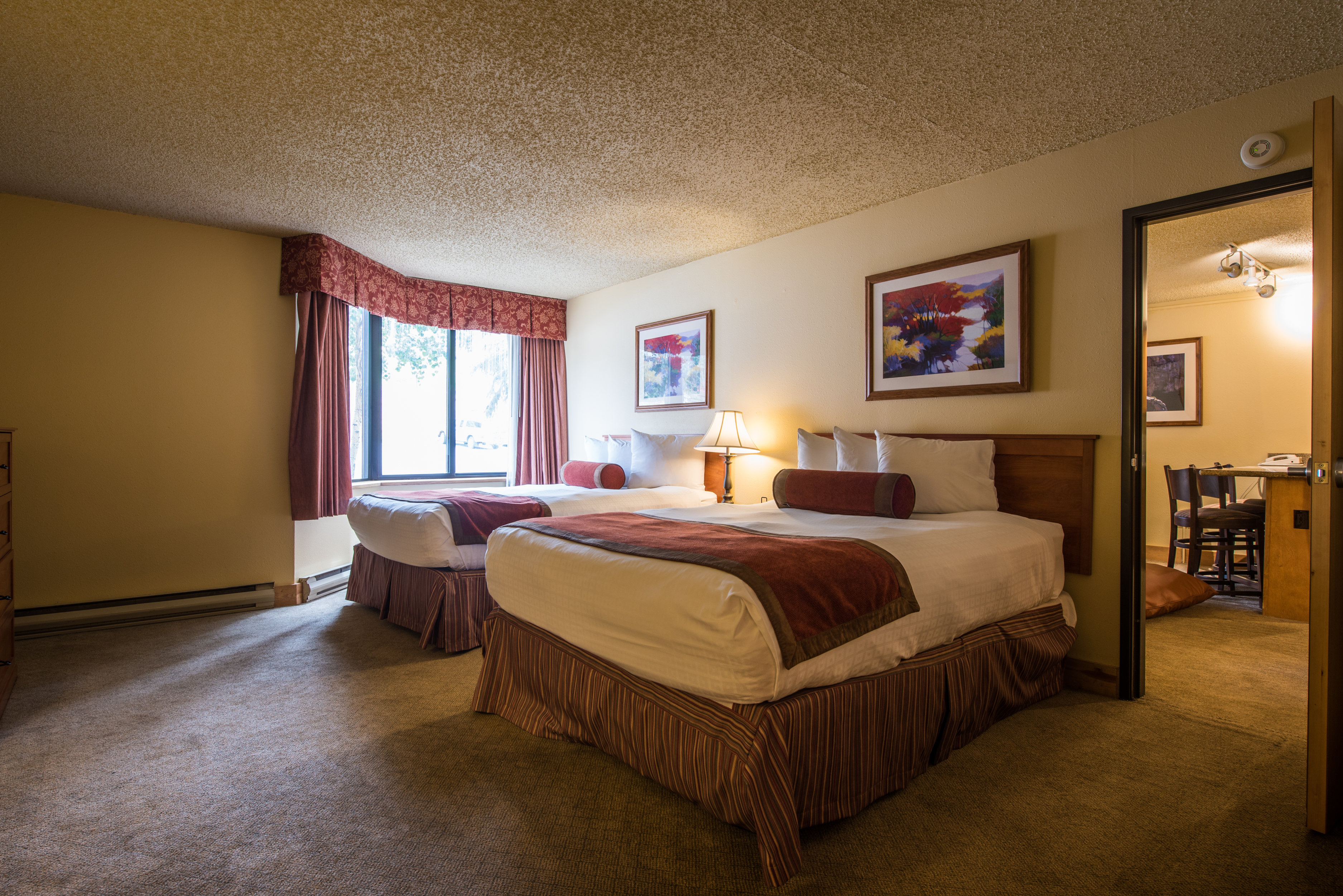 Grand, Lodge, Suite, Queen Bed, Pet Friendly