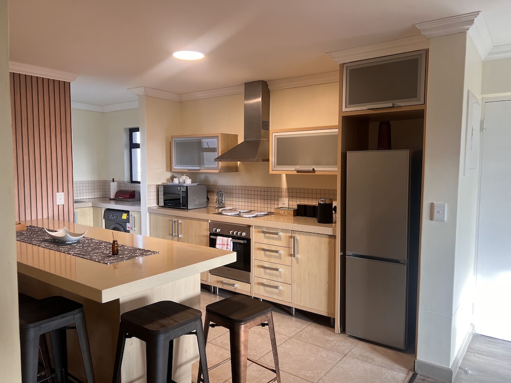 Century City Boutique Apartments 35/50