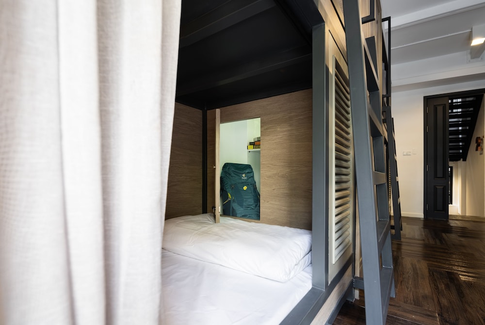 Warm Window Silom - Hostel 27/69