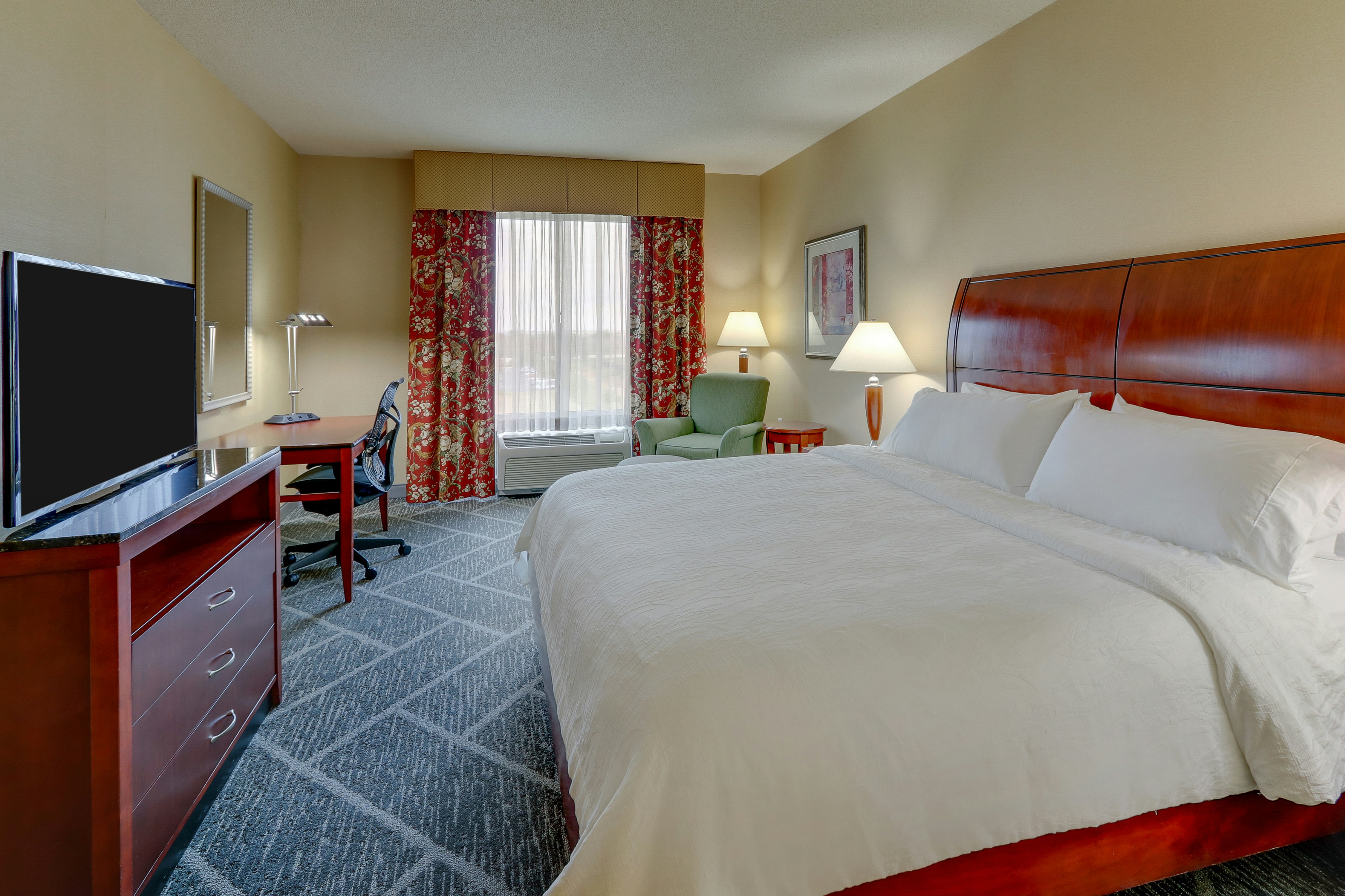 ROOM, KING BED