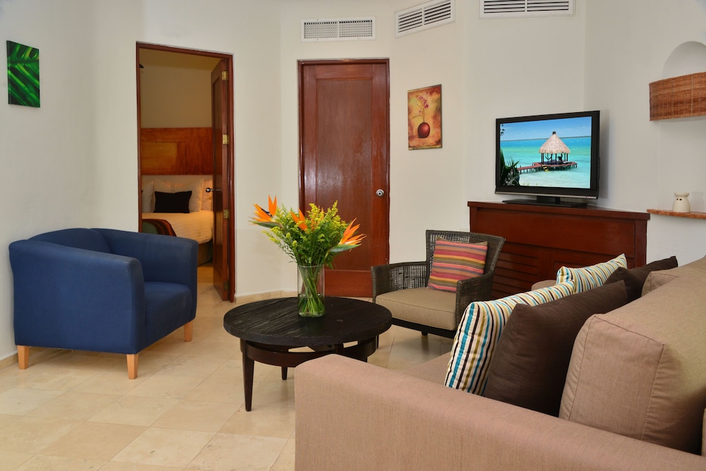 Playa Palms Hotel 30/69