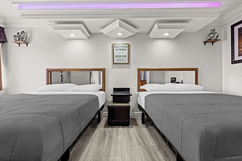 Standard, 2 Queen Beds